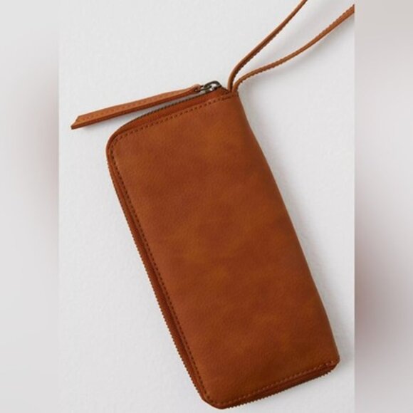 Free People Distressed Vegan Wallet Clutch Wristlet NWT - Picture 2 of 5
